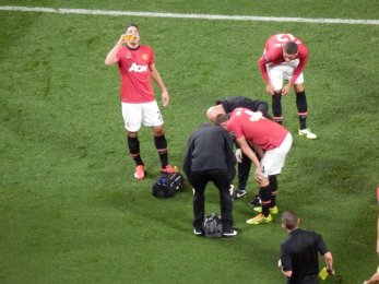Manchester United vs Arsenal FC - Van Persie musí zapít svůj gól na 1:0