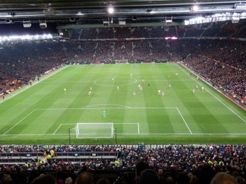 Manchester United vs Arsenal FC - Old Trafford pohled na Stretford End
