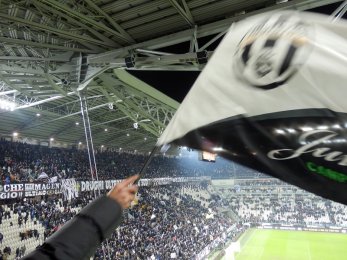 Zájezd Juventus Turín vs Samprdoria Janov - vlajka Juve