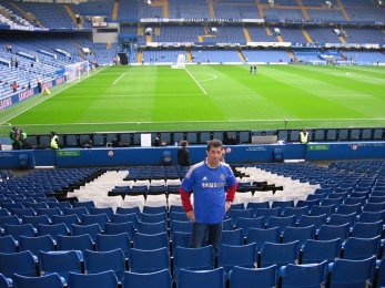 Chelsea vs Cardiff - jeden splněný ze Stamford Bridge, klienta jsme obdarovali i dresem Chelsea na památku