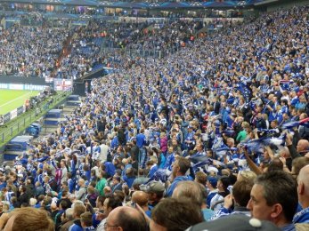 Schalke 04 vs Chelsea FC - Disciplinovaní a úžasní Schalke fans