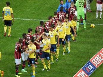 AC Milán vs Lazio Řím - podání rukou