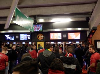 Manchester United vs Arsenal FC - občerstvení na Old Trafford je vysoké úrovni