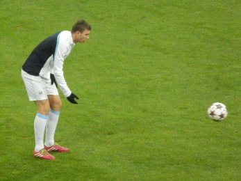 Bayern Mnichov vs Manchester City - Edin Džeko nefotbalově chytá míč do ruky