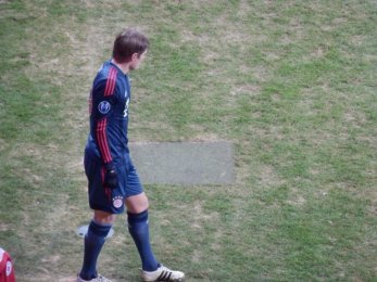 Bayern Mnichov vs Manchester City - Toni Kroos se připravuje na zahrání rohového kopu