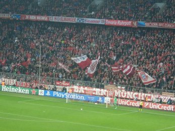 Bayern Mnichov vs Manchester City - Fanoušci Bayernu fandí 90 minut, i když se prohrává. Pocta!