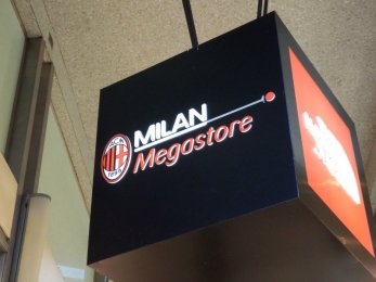 Zájezd AC Milán vs AS Řím - Milan megastore