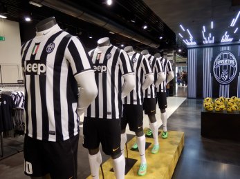 Zájezd Juventus Turín vs Samprdoria Janov - domácí sada dresů