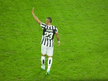 Zájezd Juventus Turín vs Samprdoria Janov - Vidal mává kotli po vstřelené brance