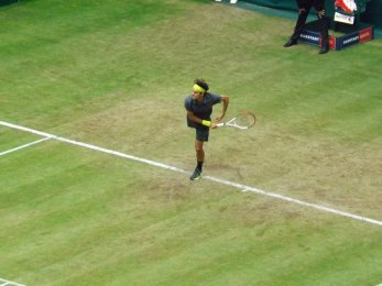 ATP Halle 2012 - Roger Federer po servisu